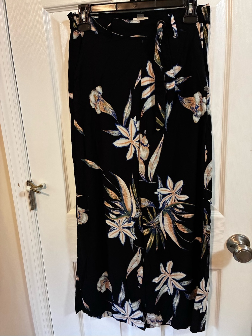 Roxy Black Maxi Pants with Floral Print and Tie Waist